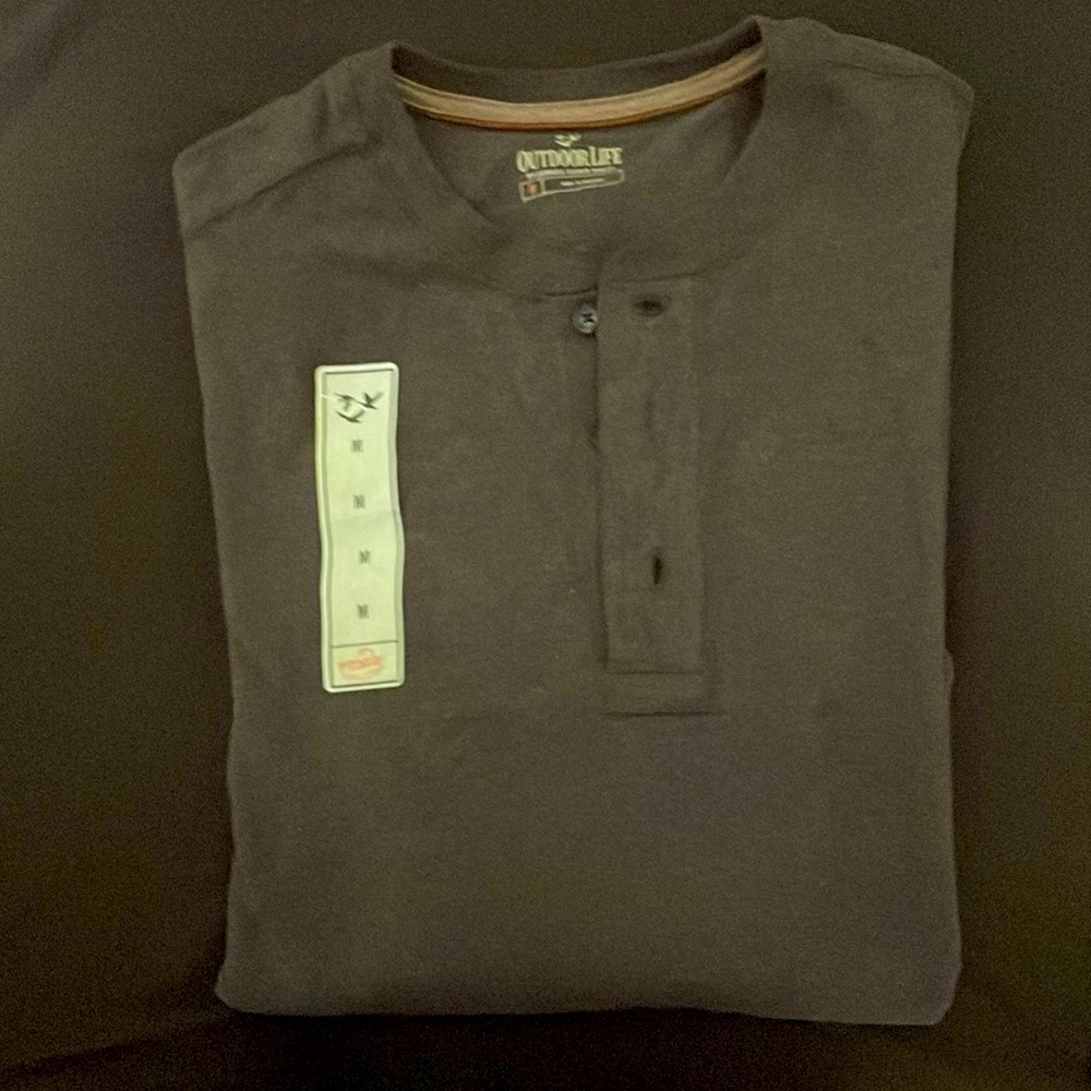 Men’s long sleeve olive thick shirt.       r